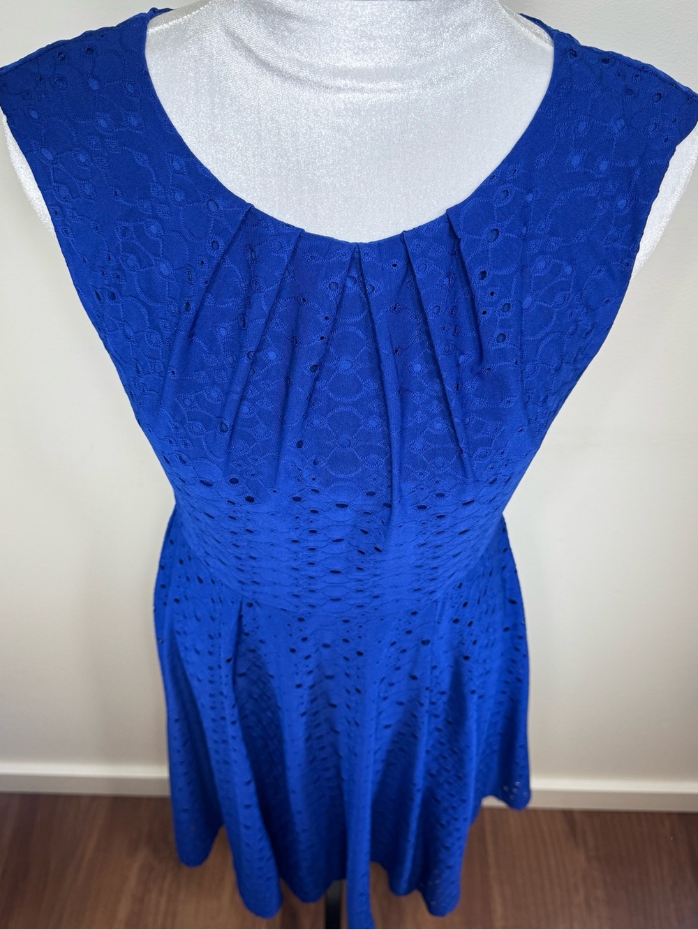 London Style Collection Vibrant Royal Blue Eyelet Fit and Flare Dress Size 6 - Picture 8 of 9